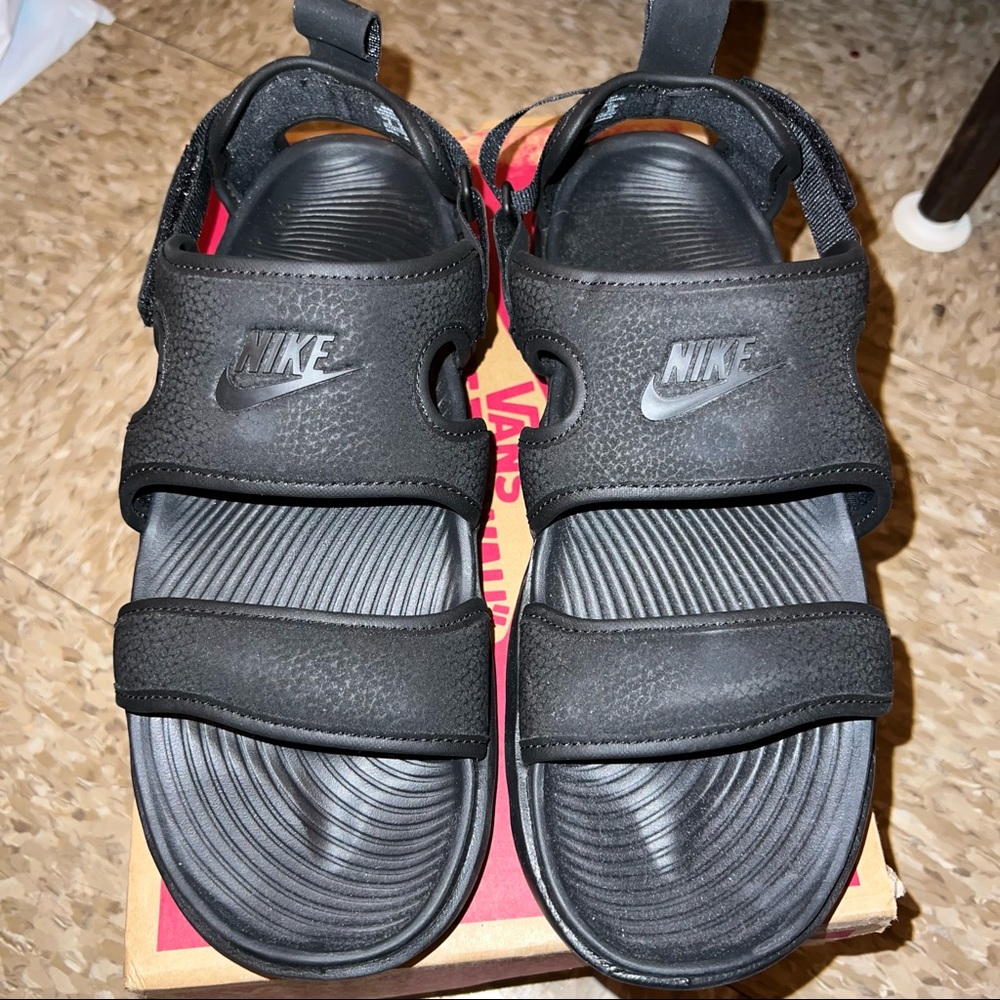 Black Nike Women's Owaysis Sandal- Size 8